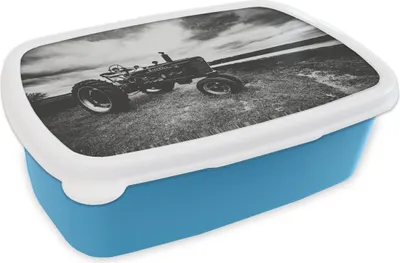Produktbild von KitchenYeah® Lunchbox Brotzeit Brotdose 17x11 cm Traktor - Schwarz - Weiß - Bauernhof - Vintage Kinder Brotzeitdose - Lunch - Kunststoff  - Brotbüchse - Sandwichbox - Lunchbox für Kinder