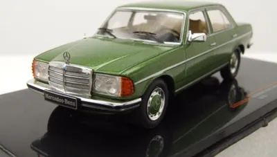 Produktbild von Ixo Models CLC587 Mercedes 240 D W123 1976 grün metallic 1:43