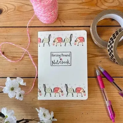 Productafbeelding van Notitieboekje A5, 40 genummerde pagina's met lijntjes, met een paardendesign
