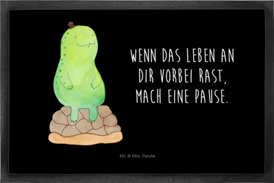 Produktbild von Mr. & Mrs. Panda Bodenvorleger Schildkröte Pause 50 x 75 cm - Schwarz - Geschenk, Achtsamkeit, Schmutzfangmatte, Schmutzmatte, Sauberlaufmatte, Panzer, Achtsam, fußmatte