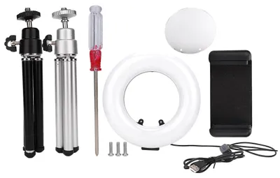 Image de Anneau lumineux LED à intensité variable avec trépied
pour les diffusions vidéo en direct et le maquillage
