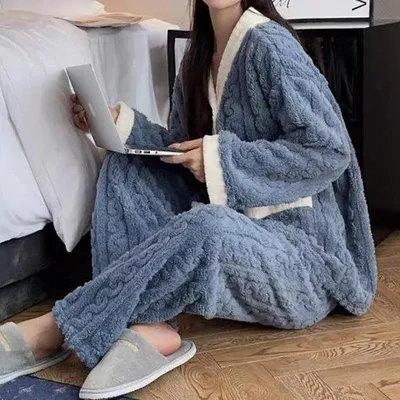Produktbild von Herbst- und Winter-Nachtwäsche für Damen – 2 Sets Korallenfarbene Samt-Pyjamas (40-70 kg) – Verdickte, lockere Loungewear für Studentinnen – Damen-Pyjamas
