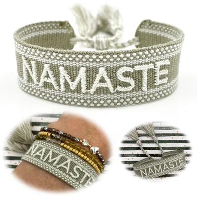 Produktbild von LS-LebenStil Canvas Statement Armband Namaste Grün Grau besticktes Stoffarmband gewebt textiles Quasten Spruch Boho Geschenk Freundschaftsarmband