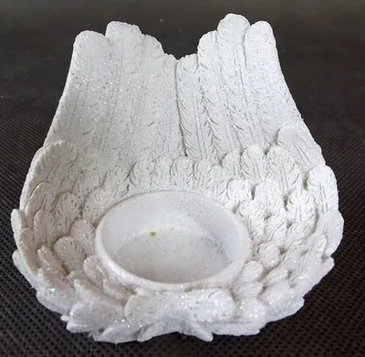 Zdjęcie produktu dla Świecznik Tealight z Białymi Opalizującymi Skrzydłami z Polirezyny