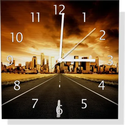 Produktbild von Wallario Design Wanduhr Skyline am Ende der Straße aus Aluverbund, Größe 30 x 30 cm