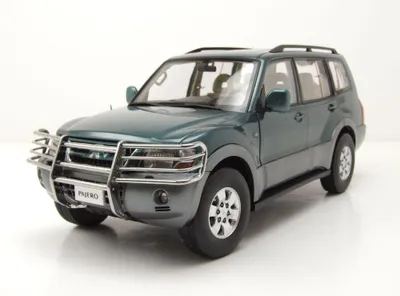 Produktbild von Sun Star 5831 Mitsubishi Pajero V73 grün 1:18