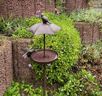 Produktbild von Vogeltränke Schirm Gartenstecker Vogelbad mit Dach Futterstation 112cm
