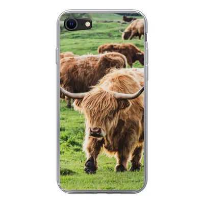 Produktbild von MuchoWow® Handyhülle Schutzhülle Hülle für iPhone 7 Schottische Highlander - Tiere - Gras Silikon Softcase Handy Hülle - Kartenhalter