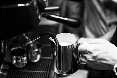 Produktbild von Wallario Poster - Barista - Einblick in ein Café, Kunstdruck Größe: 61 x 91,50 cm