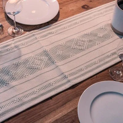 Produktbild von Famanu Tischläufer Boho Deco Mintgrün oder Rot 180 x 36 cm - Herbstliche Dekoration