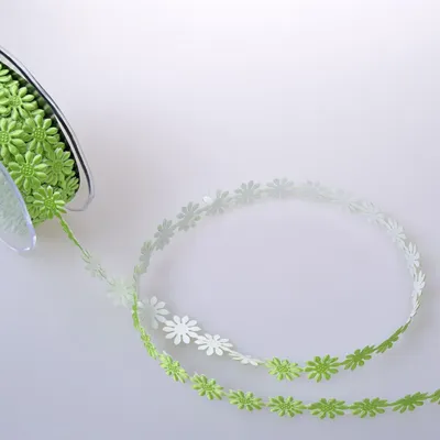 Produktbild von Blümchen-Tape - SeKleBo® Blümchen - grün - 15mm - 10m - 94541 60