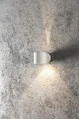 Produktbild von Konstsmide Modena Square  Halogen Wandleuchte - weiß lackiertes Aluminium, klares Glas; 7342-250