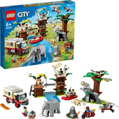 A LEGO City Wildlife Rescue Camp playset is shown, including the product box and individual components.