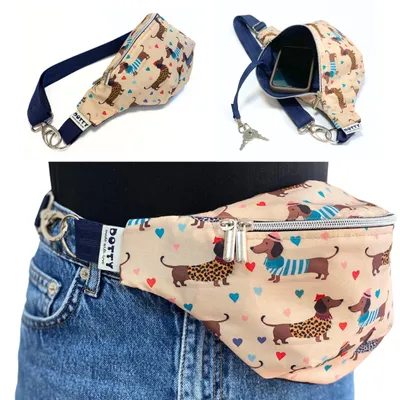Produktbild von DOTTY Hüfttasche Bauchtasche Gürteltasche für Hundebesitzer – dunkelblau mit beiger Tasche im Dackelmotiv, wasserabweisend, verstellbar
