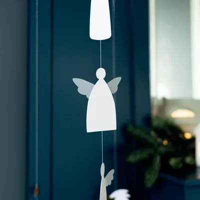 Produktbild von Räder Engelskette Hängedekoration mit fliegenden Schutzengeln, Weiß Silber, 90 cm