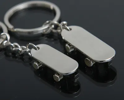 Produktbild von 2 Stück schöne Mini-Skateboard-Paar-Schlüsselanhänger, Tasche, Schlüsselanhänger, Dekoration, Geschenk