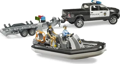 Image de BRUDER RAM 2500 Police Pickup avec remorque et bateau - 1:16 - noir/blanc - 2 figurines