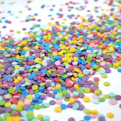 Produktbild von Streuselheld Regenbogen Konfetti 120g Streusel zum Dekorieren und Verzieren von Gebäck aller Art wie Torten Kuchen Keksen Zuckerstreusel