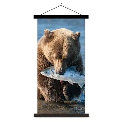 Produktbild von MuchoWow® Textilposter Bär - Braun - Fisch 40x80 cm mit schwarzem Rahmen - Wandemalerei