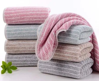 Produktbild von Unyqoos® Handtuchset 70×140 + 2×35×75 cm, veloursweicher Stoff, Rosa – 1 Badetuch & 2 Handtücher, weich und saugfähig