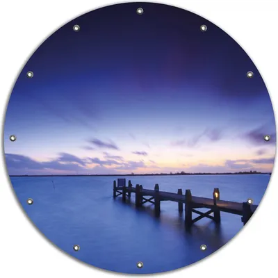 Produktbild von Wallario rundes Outdoor-Poster für Garten oder Balkon, Motiv Steg bei Abenddämmerung - Blauer Himmel bei Nacht, 90 cm Durchmesser