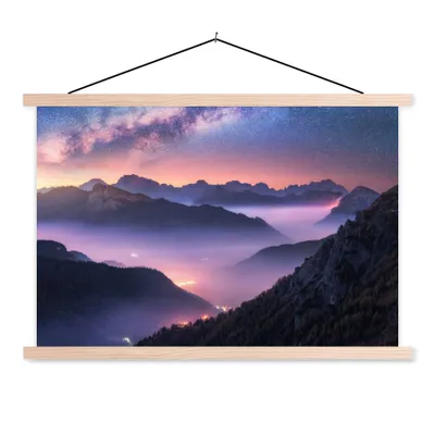 Produktbild von MuchoWow® Textilposter Berge - Sternenhimmel - Nebel 60x40 cm mit holzfarbenen Rahmen - Bilder