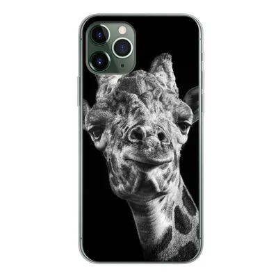 Produktbild von MuchoWow® Handyhülle Schutzhülle Hülle für iPhone 11 Pro Giraffe vor schwarzem Hintergrund in schwarz und weiß Silikon Softcase Handy Hülle - Handy