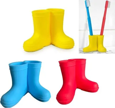 Produktbild von Ibenzoa® Silikon-Zahnbürstenhalter Regenstiefel für Kinder – 3er Set (gelb, rot, blau), BPA‑frei, 7,5×6×5 cm, für bis zu 2 Zahnbürsten, vertikal oder horizontal platzierbar