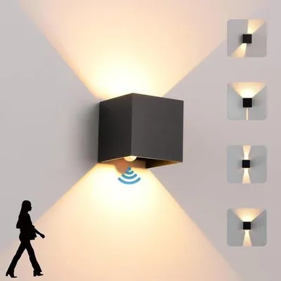 Productafbeelding van LED-wandlamp met bewegingssensor - Moderne buitenlamp - Waterdicht - Verstelbare lichtbundelhoek - Geschikt voor binnen- en buitengebruik - Zwart