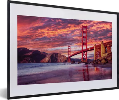 Produktbild von MuchoWow® Gerahmtes Poster Die Golden Gate Bridge mit einem wunderschönen lila Himmel 60x40 cm - Poster mit Schwarzem Bilderrahmen Wandposter Rahmen Foto Bilder - Schlafzimmer - Plakat in Rahmen - Drucken