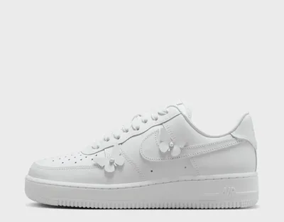 Zdjęcie produktu dla Buty damskie Nike Air Force 1 Low Butterfly - Białe z motylem - Kultowe buty Nike