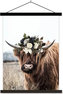 Produktbild von MuchoWow® Textilposter Schottische Hochlandrind - Blumen - Hoorn 90x120 cm mit schwarzem Rahmen - Dekoration