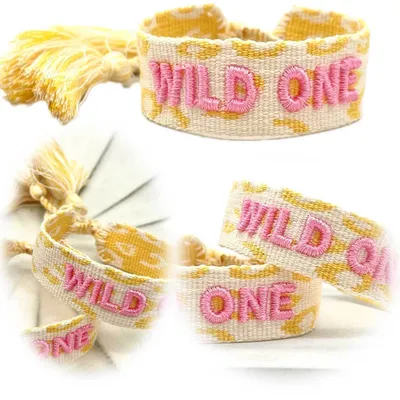 Produktbild von LS-LebenStil Canvas Statement Armband Wild One Gelb Rose besticktes Stoffarmband gewebt textiles Quasten Spruch Boho Geschenk Freundschaftsarmband