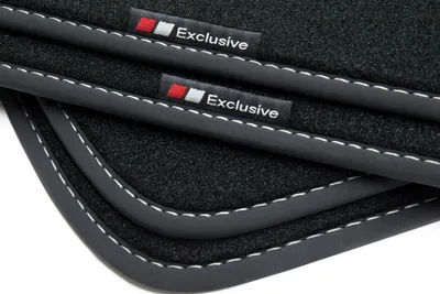 Produktbild von Exclusive Design Fußmatten passend für Mazda 3 ab Bj. 2013-2018, Naht:Silber. Deluxe Velours