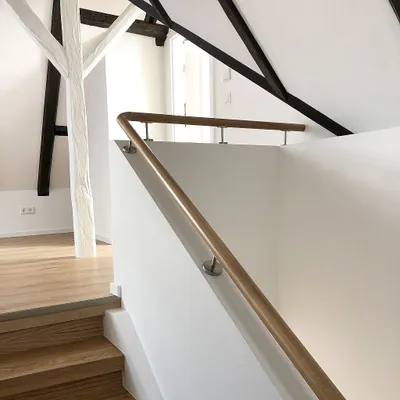 Produktbild von TIBU Esche Handlauf Holz Ø 42 mm Geländer Treppe 0,3m - 5m, Länge 4,6 m und Enden Holzkrümmling ohne Halter