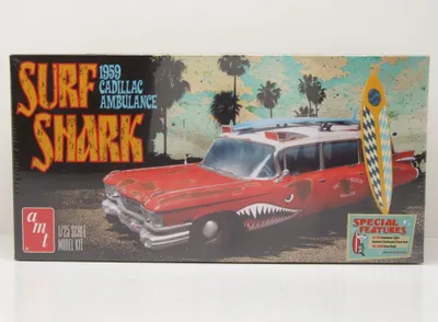 Produktbild von AMT 1242 Cadillac Ambulance Surf Shark 1959 rot weiß Kunststoffbausatz 1:25