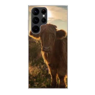 Produktbild von MuchoWow® Handyhülle Schutzhülle Hülle für Samsung Galaxy S22 Ultra Schottischer Highlander - Sonnenuntergang - Gras Silikon Softcase Handy Hülle - Abbildung