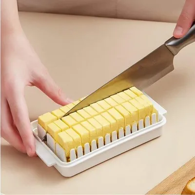 Produktbild von ONF3 – Käsebehälter – Mit transparentem Deckel – Weiß – Mit Käsehaltevorrichtung – Für den Kühlschrank – 16,5 x 9,5 x 5 cm