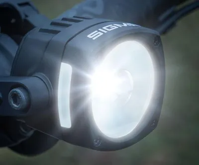 Imagen del producto de Faro delantero para bicicleta eléctrica Sigma Licht EOX FL 150, 150 lúmenes, color . Homologado según la normativa StVZO