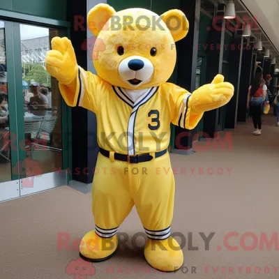 Produktbild von Zitronengelber REDBROKOLY Bär Maskottchen Kostüm Charakter gekleidet mit einem Baseball-T-Shirt und Hosenträgern