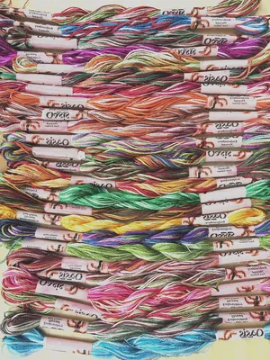 Productafbeelding van Borduurdraden Set - Zijden Garen - Hand Borduren - 20 Verschillende Kleuren - 18 Meter Per Skein - Multicolor