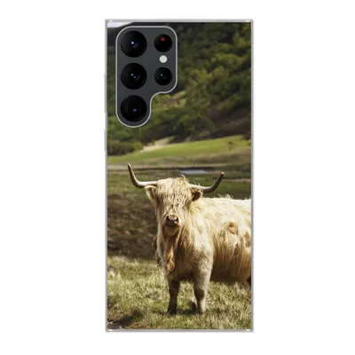 Produktbild von MuchoWow® Handyhülle Schutzhülle Hülle für Samsung Galaxy S22 Ultra Schottische Highlander - Pfad - Wald Silikon Softcase Handy Hülle - Abbildung