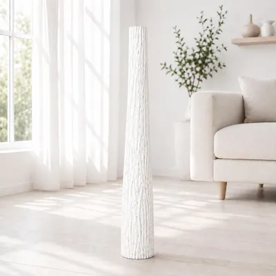 Produktbild von Leewadee Hohe Bodenvase 85 cm aus Mangoholz in weiß, KI-generiertes Bild