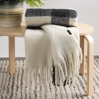 Produktbild von Kuscheldecke MOHER 7 aus Polyester, schwarz, 130x170 cm, mit Fransen