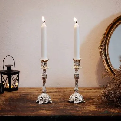 Produktbild von Famanu Kerzenhalter Set 2 Stück - Verzierte Metallhalter für Shabbat-Taperkerzen