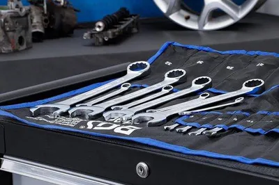 Immagine prodotto di Set di chiavi ad anello, con borsa a rotolo Tetron e chiave combinata