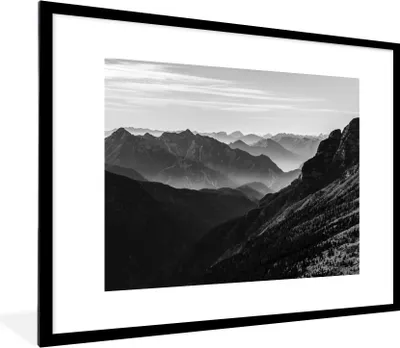 Produktbild von MuchoWow® Gerahmtes Poster Berge - Natur - Nebel 80x60 cm - Poster mit Schwarzem Bilderrahmen Wandposter Rahmen Foto Bilder - Schlafzimmer-Dekorationen - Fotoposter