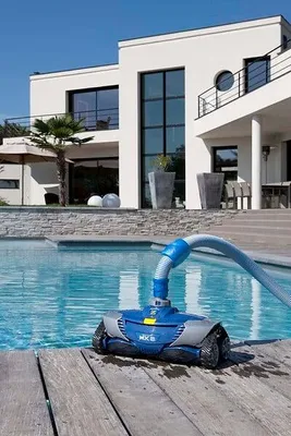 Image de Robot aspirateur fond et parois de piscines hors sol et enterrées