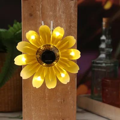 Produktbild von LED Solar Blume - hängend - Metall - 6 warmweiße LED - H: 14cm - Lichtsensor - gelb