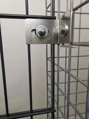 Immagine prodotto di Morsetto con staffa per recinzione 5 x 5 cm per rete metallica doppia, alluminio